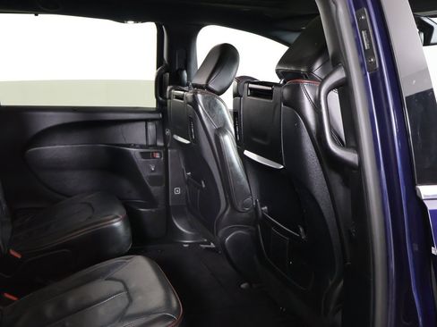 Used 2020 Chrysler Pacifica Limited image 28