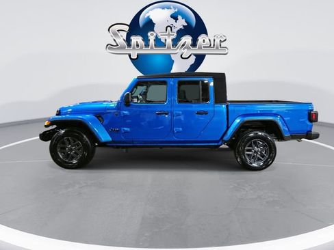 Used 2024 Jeep Gladiator Sport image 5