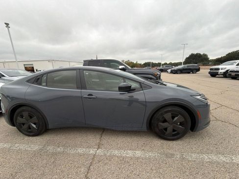 Used 2025 Toyota Prius LE FWD image 4