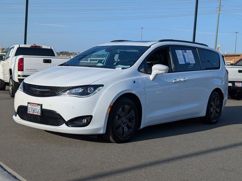 Used 2020 Chrysler Pacifica Limited w/ Advanced Safetytec Group image 11