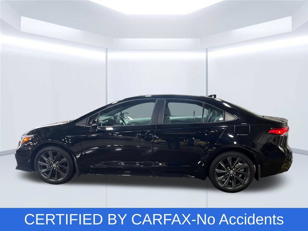 Used 2025 Toyota Corolla SE w/ Convenience Package FWD image 2