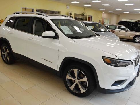 Used 2019 Jeep Cherokee Limited FWD image 3