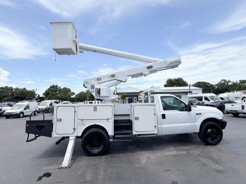 Used 2004 Ford F550 4x4 Regular Cab Super Duty image 6
