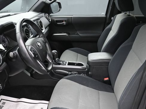 Used 2021 Toyota Tacoma TRD Off-Road image 11