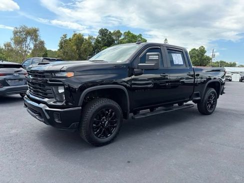 Used 2025 Chevrolet Silverado 2500 Custom w/ Custom Value Package AWD/4WD image 3