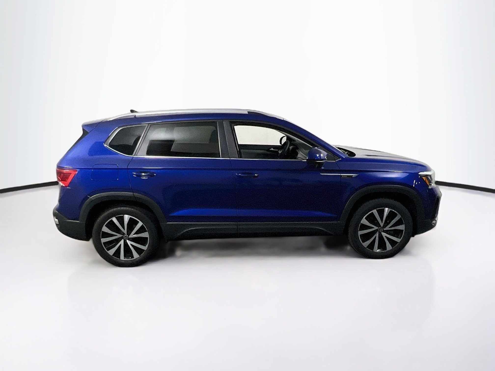 Used 2022 Volkswagen Taos SE FWD image 4