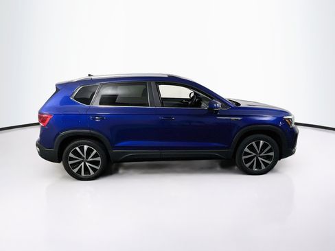 Used 2022 Volkswagen Taos SE FWD image 4