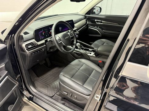 Used 2025 Kia Telluride EX image 11