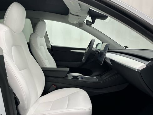Used 2023 Tesla Model Y Long Range image 18