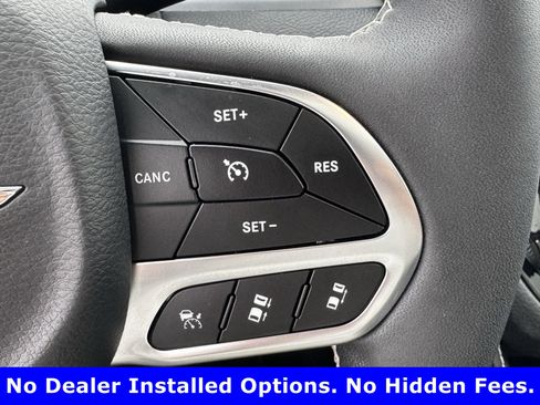 Used 2026 Chrysler Pacifica Limited FWD image 23