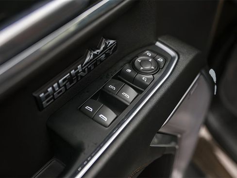 Used 2023 Chevrolet Silverado 1500 High Country w/ High Country Premium Package image 26