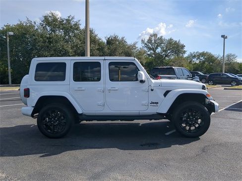 Used 2022 Jeep Wrangler Unlimited Sahara image 5