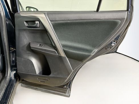 Used 2018 Toyota RAV4 LE image 28