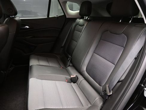 Used 2025 Chevrolet Trax LT FWD image 28