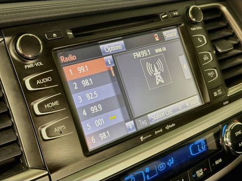 Used 2019 Toyota Highlander XLE AWD/4WD image 15