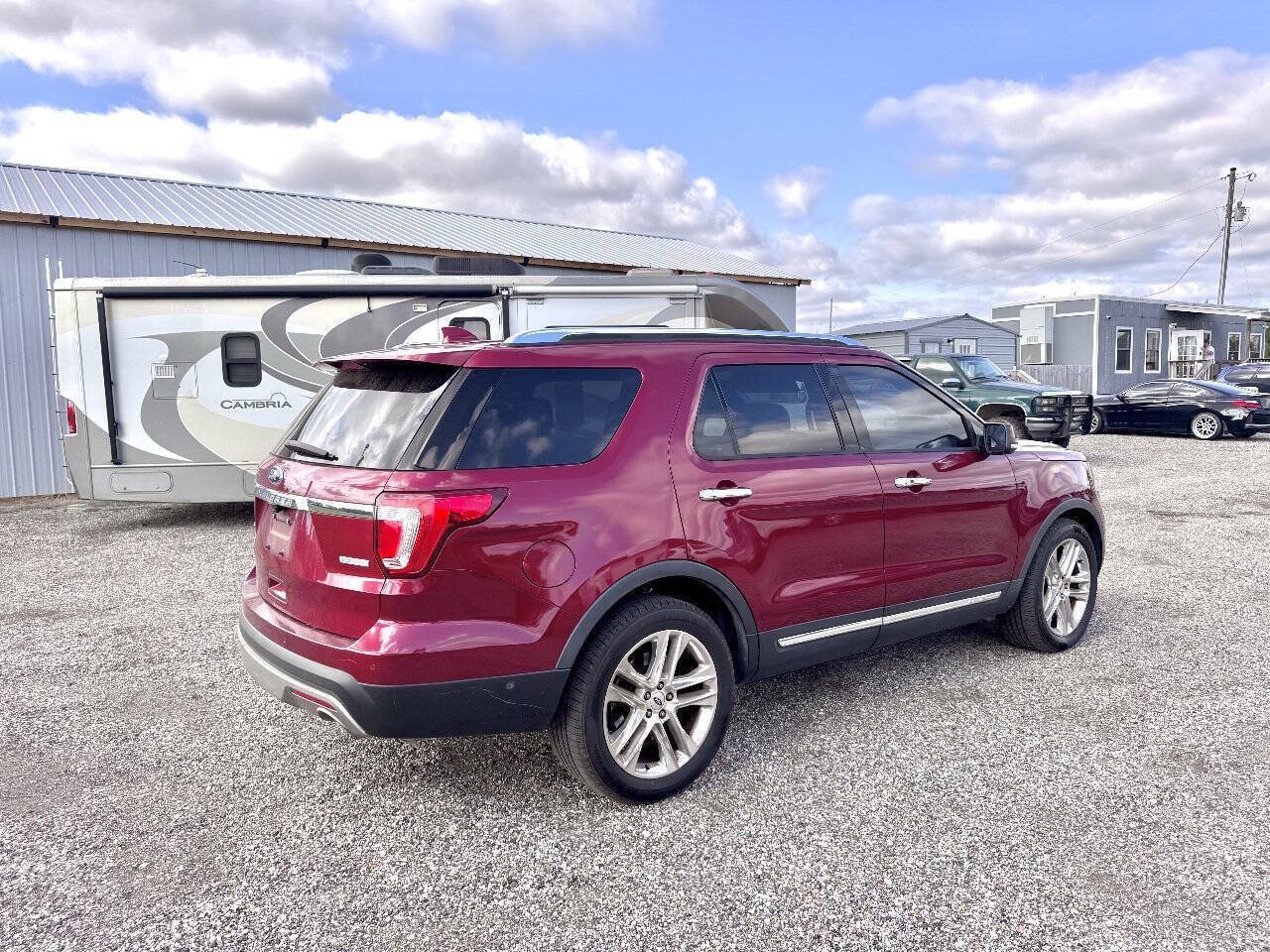 Used 2017 Ford Explorer Limited w/ Equipment Group 301A FWD image 7