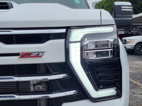 Used 2025 Chevrolet Silverado 2500 LT w/ Z71 Chrome Sport Edition AWD/4WD image 11