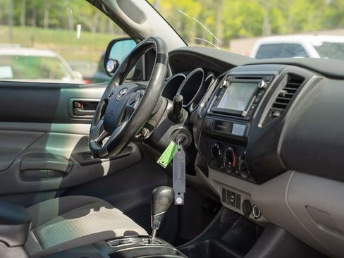 Used 2015 Toyota Tacoma PreRunner w/ Convenience Package RWD image 11