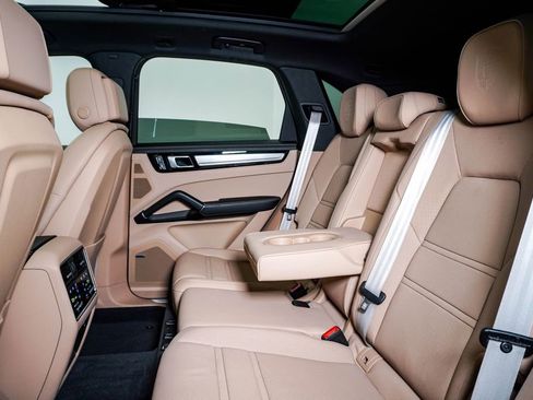 Certified 2023 Porsche Cayenne S Platinum image 17