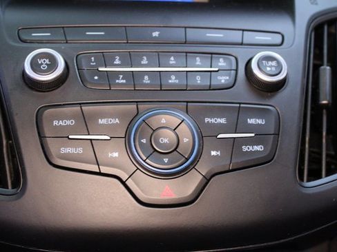 Used 2018 Ford Focus SE image 22