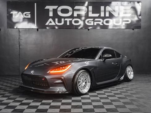 Used 2023 Toyota GR86 RWD image 3