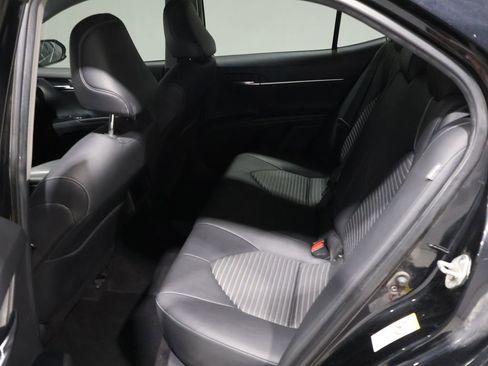 Used 2018 Toyota Camry SE image 15