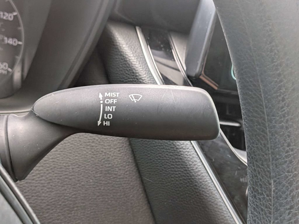 Used 2025 Toyota Corolla LE FWD image 31