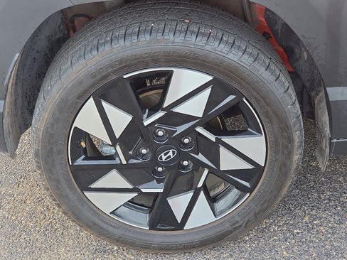 Used 2024 Hyundai Kona SEL w/ Convenience Package FWD image 7