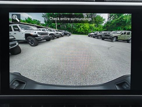 New 2025 Jeep Gladiator Sport image 42