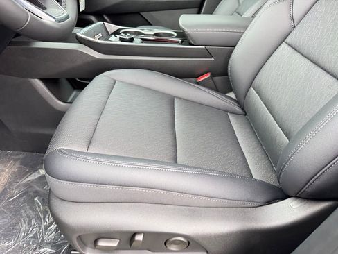 New 2026 Chevrolet Equinox LT w/ Convenience Package II FWD image 26