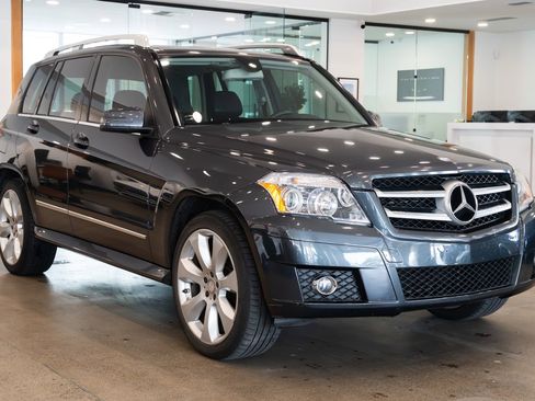 Used 2010 Mercedes-Benz GLK 350 4MATIC image 3