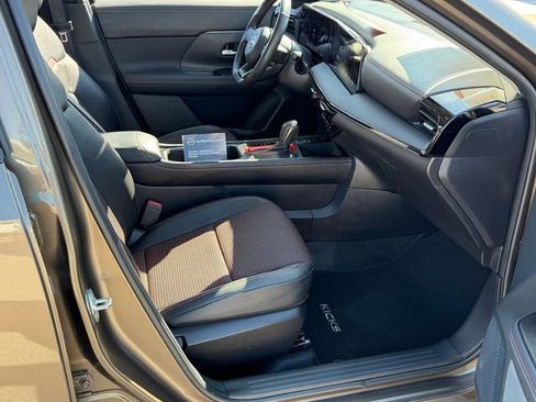 Certified 2025 Nissan Kicks SR image 23