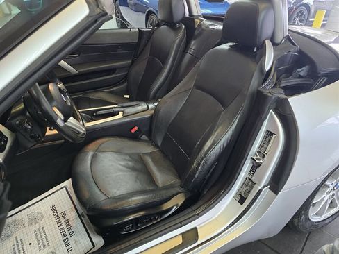 Used 2005 BMW Z4 3.0i image 9