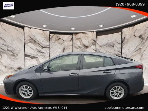 Used 2019 Toyota Prius LE image 10