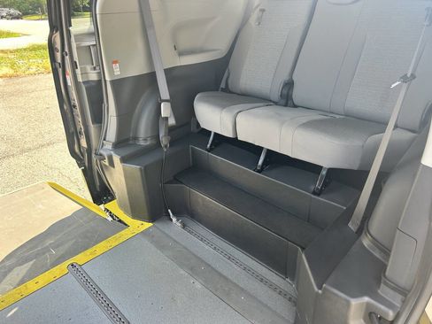 Used 2022 Toyota Sienna LE image 20