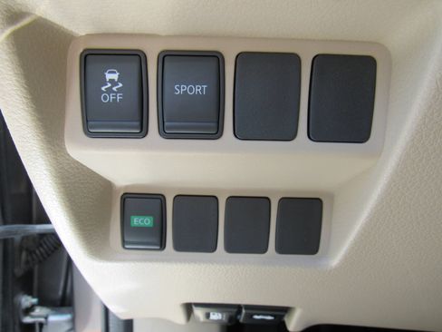 Used 2016 Nissan Rogue SV FWD image 17