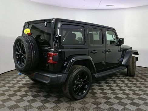 Used 2022 Jeep Wrangler Unlimited Sahara w/ Cold Weather Group image 13
