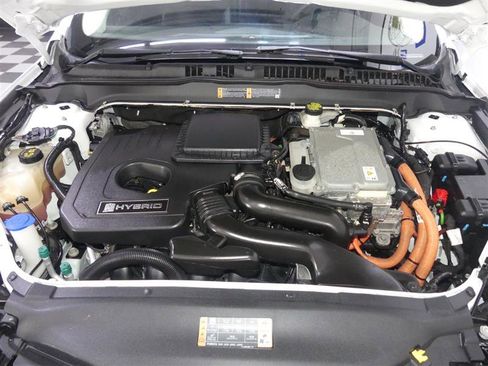 Used 2017 Ford Fusion SE w/ Equipment Group 601A image 12