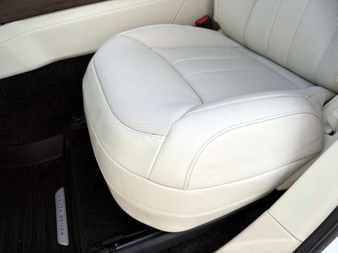 New 2026 Land Rover Range Rover SE image 18