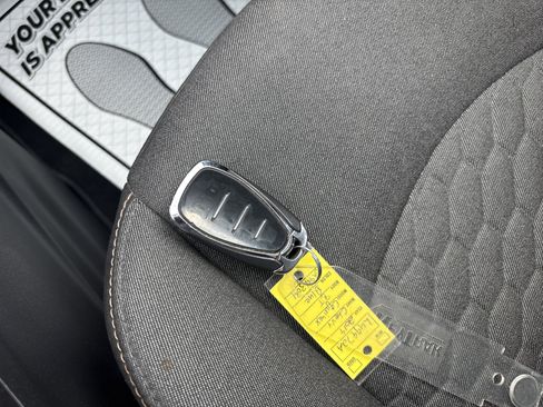 Used 2019 Chevrolet Equinox LT AWD/4WD image 11
