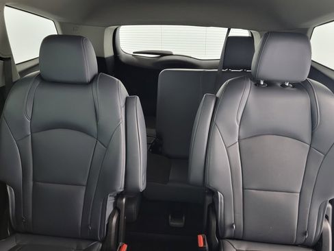 Used 2020 Buick Enclave Essence image 13