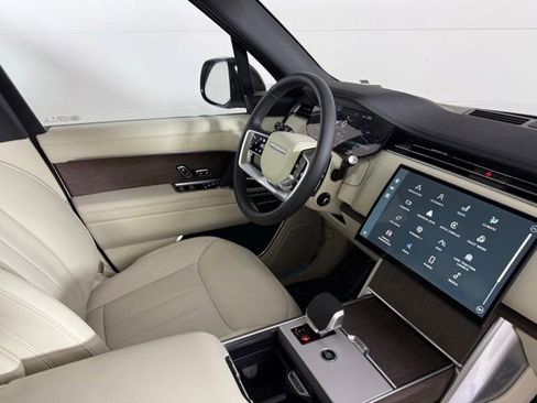 New 2025 Land Rover Range Rover SE image 36