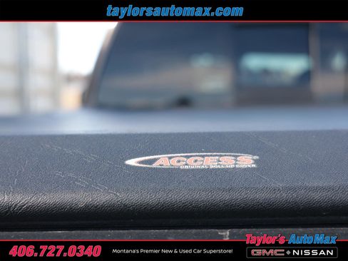 Used 2019 Nissan Titan SV w/ SV Convenience Package image 38