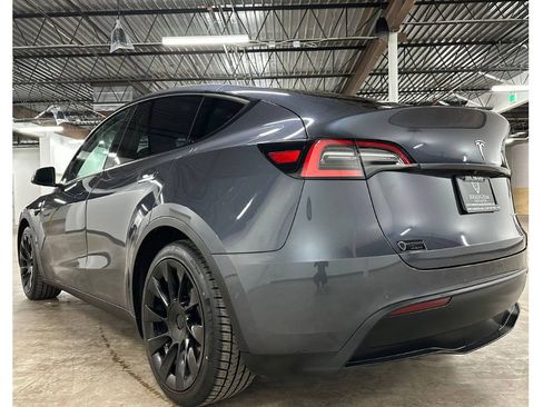 Used 2021 Tesla Model Y Long Range image 17