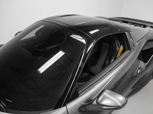 Certified 2022 Ferrari F8 Tributo RWD image 19