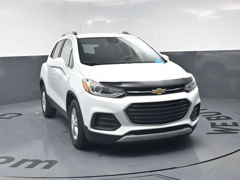 Used 2020 Chevrolet Trax LT w/ LT Convenience Package image 3
