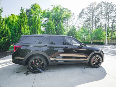 Used 2022 Ford Explorer ST w/ ST Street Pack AWD/4WD image 11