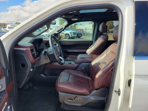 Used 2022 Ford Expedition Limited image 11
