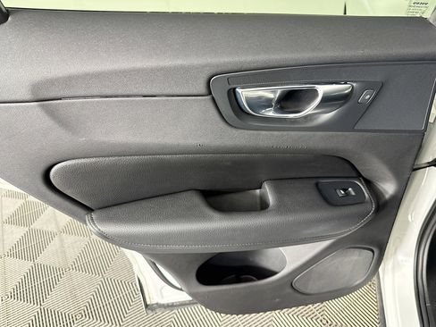 Used 2022 Volvo XC60 B5 Momentum w/ Advanced Package FWD image 25