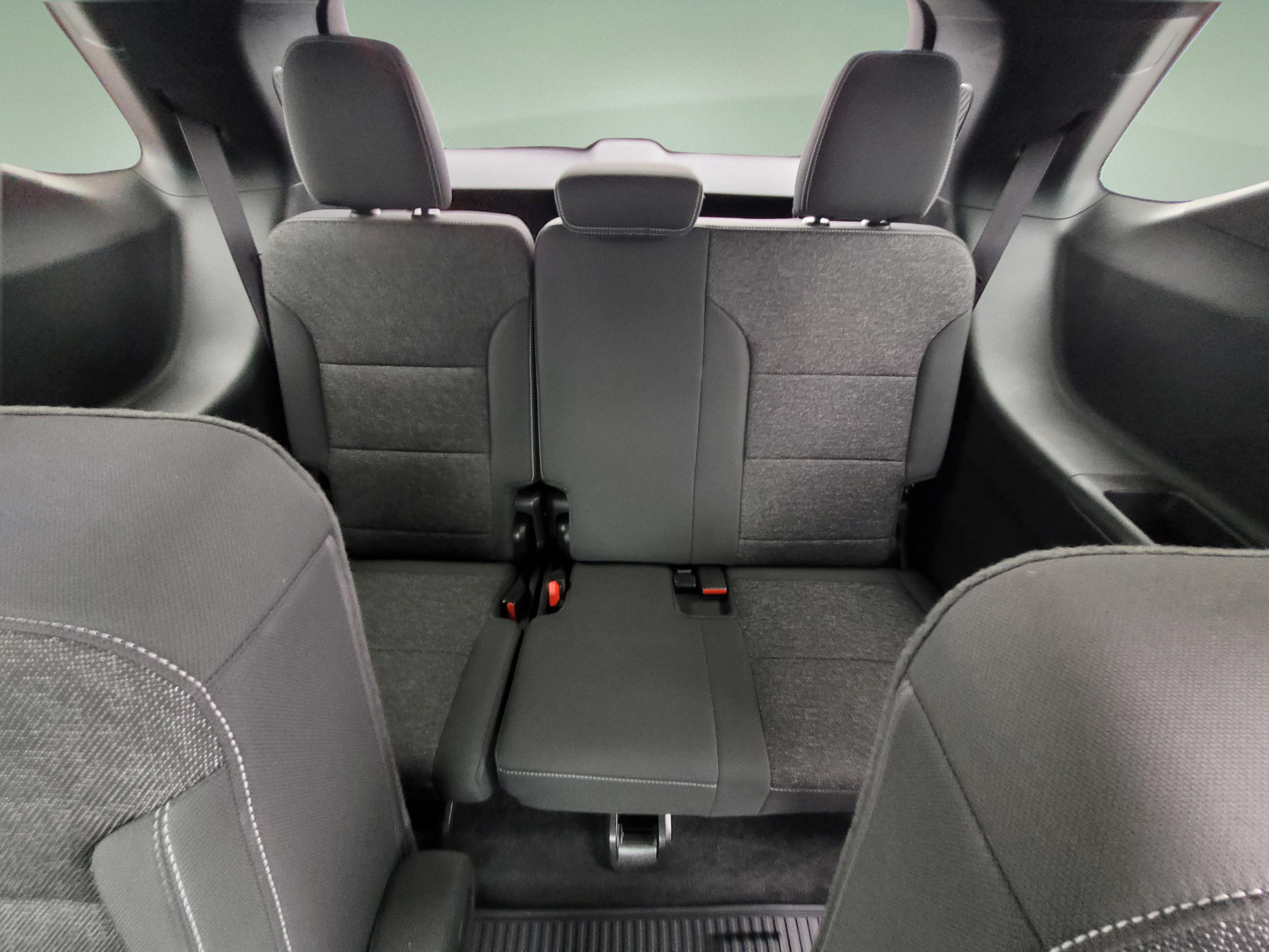Used 2025 Chevrolet Traverse LT w/ Driver Confidence Package FWD image 17
